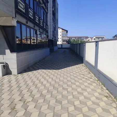 Spacious 2-bedroom Near Dragonul Rosu 아파트 부쿠레슈티