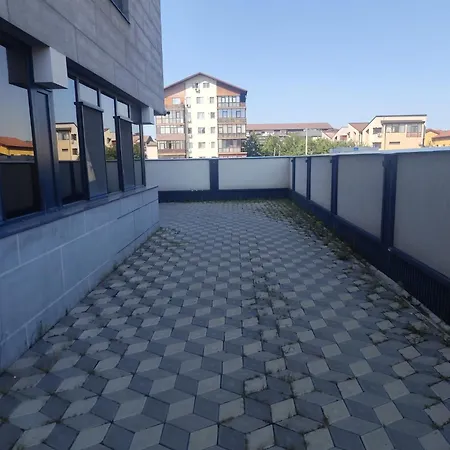Spacious 2-bedroom Near Dragonul Rosu 아파트 *