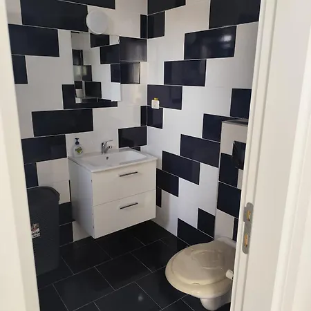 Spacious 2-bedroom Near Dragonul Rosu Апартаменти Бухарест