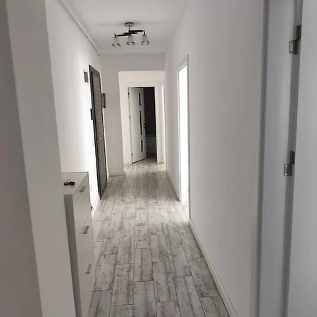Spacious 2-bedroom Near Dragonul Rosu Апартаменти