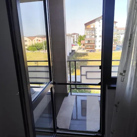 Spacious 2-bedroom Near Dragonul Rosu 부쿠레슈티
