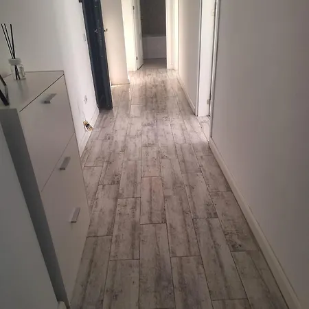 Spacious 2-bedroom Near Dragonul Rosu 아파트 부쿠레슈티