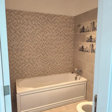Spacious 2-bedroom Near Dragonul Rosu