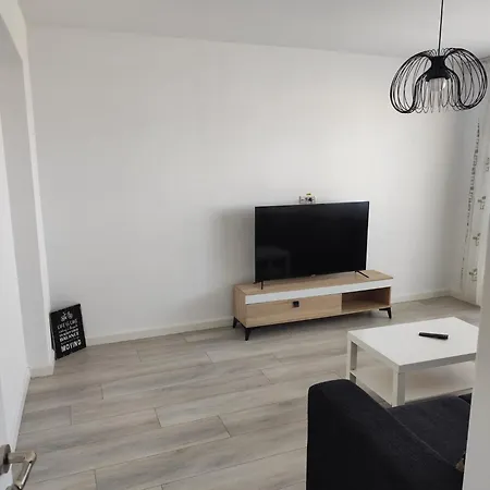 Spacious 2-bedroom Near Dragonul Rosu Apartament Bukareszt