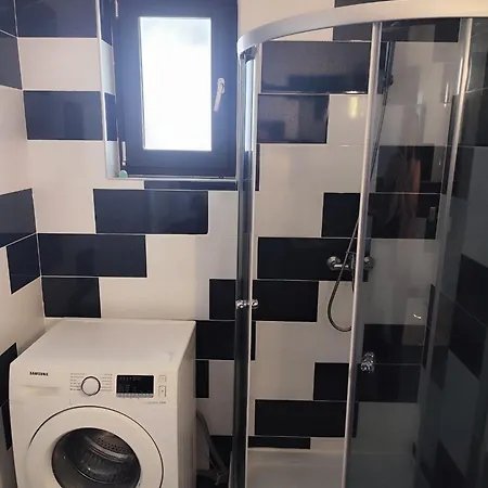 Апартаменти Spacious 2-bedroom Near Dragonul Rosu Бухарест